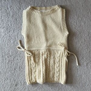 Peachy den cable knit sleeveless sweater top